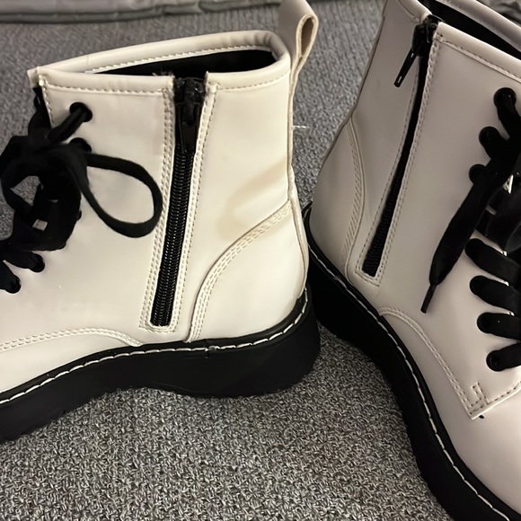 Women's white Madden Girl combat boot. Size 5 1/2. Never worn. - Picture 2 of 3